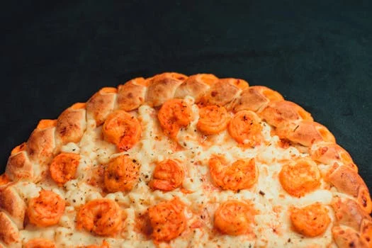 seafood pizza with shrimp scallops garlic